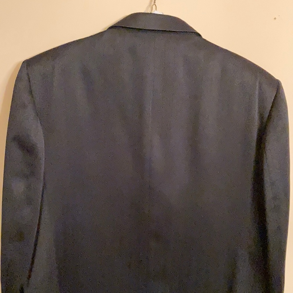 Gorgeous Black on Black Pinstripe Jacket w/matching Slacks and Shirt Top Hat tie - Picture 7 of 13